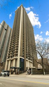 6007 N Sheridan Rd APT 34G