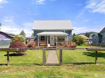 209 Cowlitz Street E