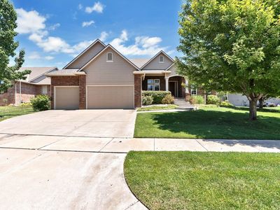 2204 N Stonegate Cir