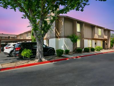 3584 Larchmont Square Ln