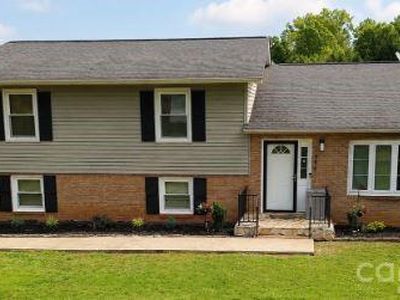 1984 Crestdale Ln