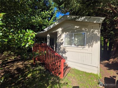 1160 E Lakeshore Drive W