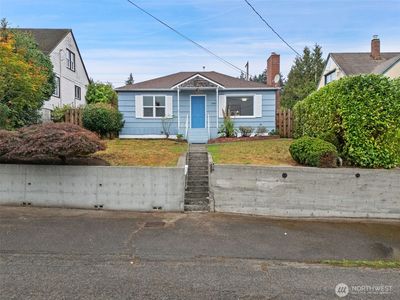 2447 N Wycoff Avenue