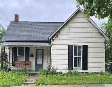 903 W 6th St