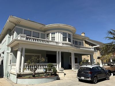 451 S Serrano Ave