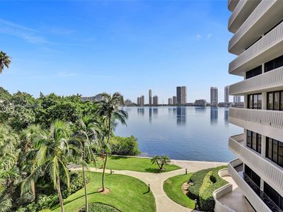 3000 Island Blvd APT 403