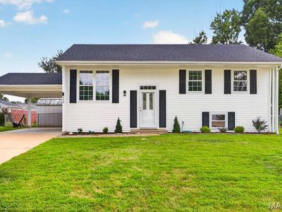 Property at 300 Chrysler Dr, Fenton, MO