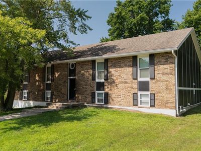 704 NE Ball Dr