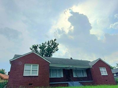 2043 Lamar Ave
