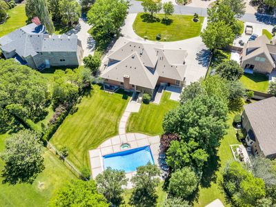 4966 Old Oak Ln