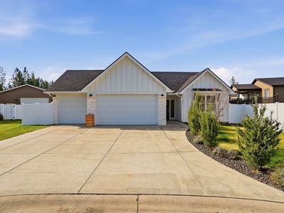 1334 E Carriage Ct