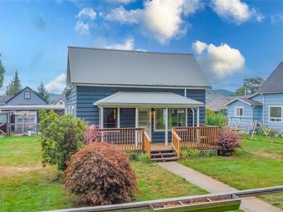 209 E Cowlitz Street