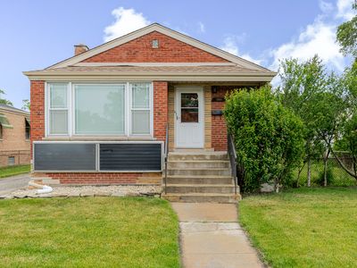 690 E Sibley Blvd