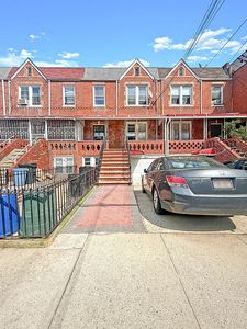 211 E 56th St