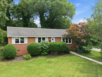 305 Meadowbrook Dr