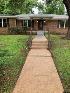 726 N Englewood Ave