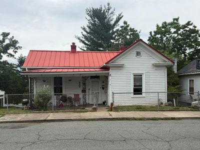 30 Lake Ave