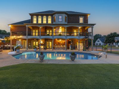 2020 Shoreline Dr