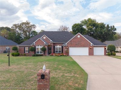 6803 Southfield Cir