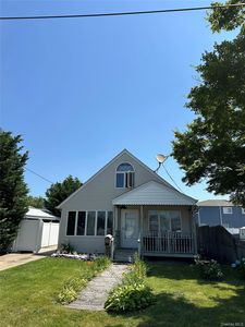 Property at 95 E Riviera Drive, Lindenhurst, NY