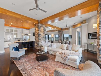 606 West Wisconsin AVENUE UNIT 2000