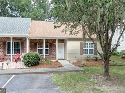 10 Chaintree Dr