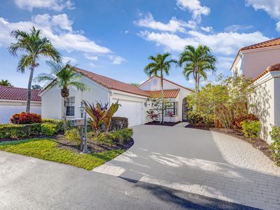 2556 La Cristal Circle