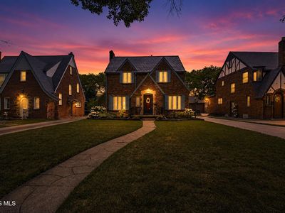 2342 Meadowwood Dr