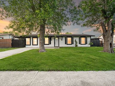 5871 Castle Lk