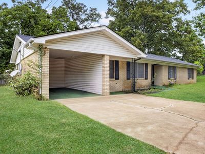 209 N Meadowbrook Dr