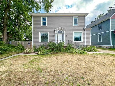712 Marinette Ave