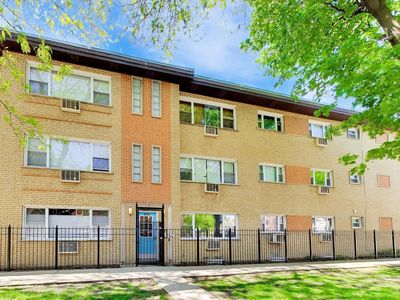 6828 N Greenview Ave APT 2S