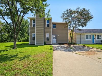 3819 Peachtree Ln