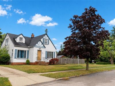 8423 Greenlawn Ave