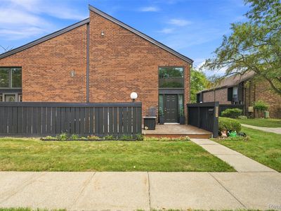 14138 Ziegler St