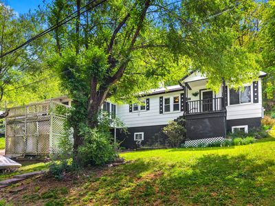 1900 Mountain View Ave