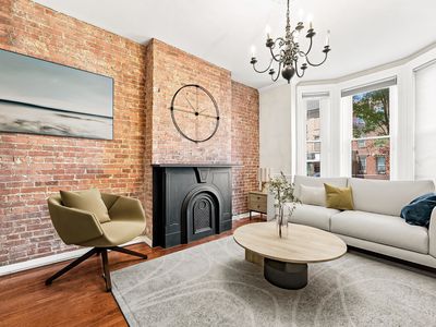 813 Washington St APT 1R