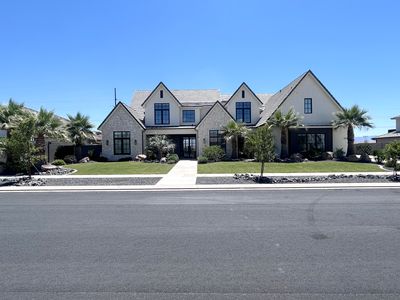2392 E Meadow Valley Ln