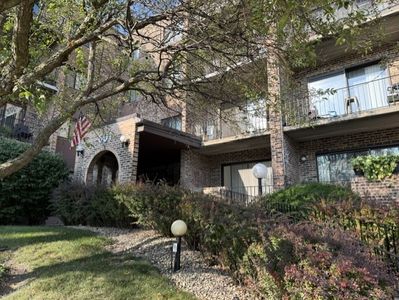 601 W Huntington Commons Rd APT 302