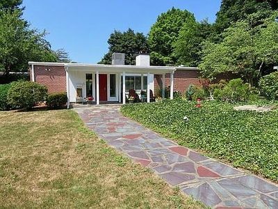 77 Central Park Dr