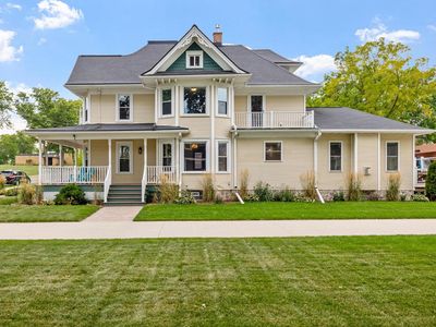 40 W Van Altena AVENUE