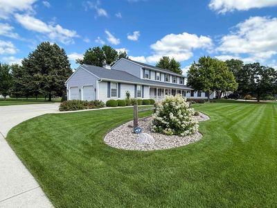 909 COUNTRY CLUB LANE