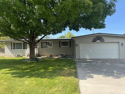 2220 Conant Dr