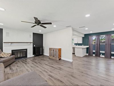 123 W Douglas St