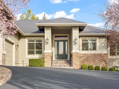 825 Victoria Falls Dr