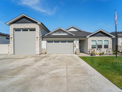 3056 E Columbus River Ct