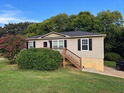 139 Apple Valley Ct NE