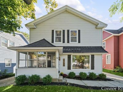 1362 Columbia Ave NE