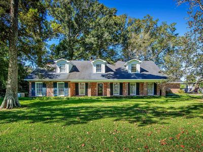 110 Nicholls Dr