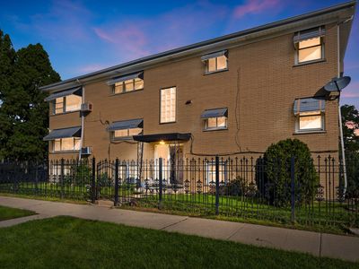 2501 N Montclare Ave